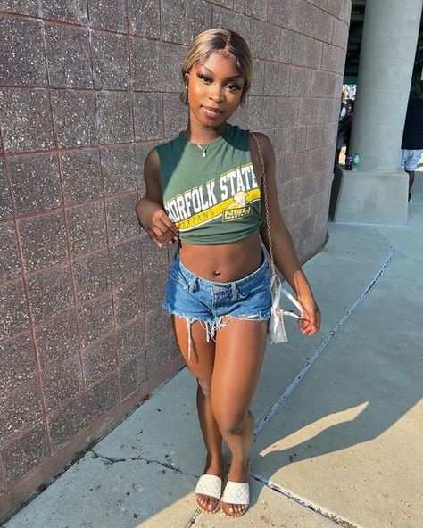 Hbcu Game Day Outfit, Hbcu Football Game Outfits, College Homecoming Outfit Hbcu, Homecoming Game Outfits, Rep Outfits, Hbcu Homecoming Outfits, College Gameday Outfits, Tshirts Ideas, Homecoming Games