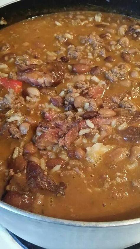 JOJO'S CATERN SERVICES,,, SOUTHERN STYLE CHILLIE RED BEANS GROUND BEEF MIXED WITH RICE, & SMOKED NECKBONES Smoked Neck Bones, Pork Neck Bones Recipe, Cooking Tuna Steaks, Cooking Trout, Cooking Prime Rib, How To Cook Meatloaf, Beef Meals, Crock Pot Food, Red Beans And Rice