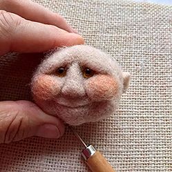 Needle Felting Faces Tutorials, Felt Doll Tutorial, Fairy Tale Crafts, Felting Diy, Needle Felting Diy, Wool Felt Projects, Needle Felted Christmas, Soft Sculpture Dolls, Doll Faces