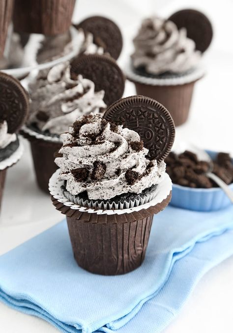 Oreo Cupcakes Cookies And Cream Buttercream, Oreo Cupcake Recipe, Black Cocoa Powder, Oreo Cookie Flavors, Cupcakes Oreo, Cookies And Cream Frosting, Cake Mix Cupcakes, Cocoa Powder Cookies, Oreo Buttercream