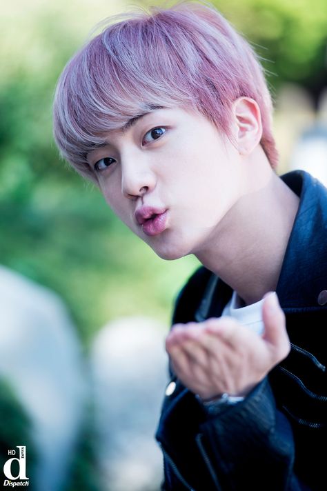 Beijinho voador do Jin pra gente ❤ Bts Vampire, Jungkook 2017, Bts Dispatch, Jin Kim, 4 December, Jin Bts, Seokjin Bts, Worldwide Handsome, Jimin Jungkook