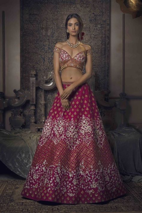 Soltee by Sulakshana - Sulakshana Monga Pictures | Bridal Wear in Delhi NCR - WedMeGood Trending Bridal Lehenga 2023, Latest Bridal Lehenga 2024, Latest Lehenga Design 2024, Latest Wedding Lehenga Designs, Trending Bridal Lehenga, Lehenga Designs 2023, 2023 Brides, Sulakshana Monga, Wedding April