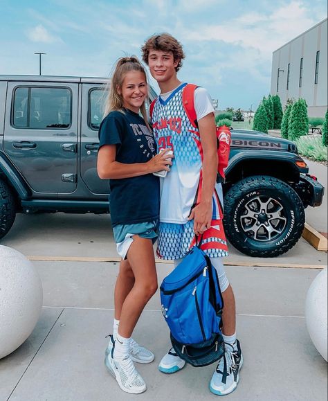 Basketball And Cheer Couples, Sport Couples Goals, Basketball Couple Pictures, Basketball Relationship Goals, Basketball Relationships, Cheer Couples, Basketball Couples, Basketball Boyfriend, Basketball Girlfriend