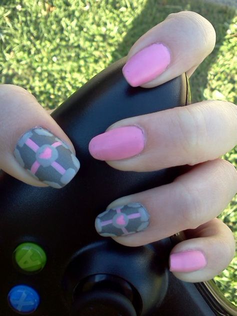 Companion Cube Nails Portal Nails, Nerd Nails, Nerdy Nails, Cutest Nails, Swirl Nail, Companion Cube, Swirl Nail Art, Halloween Board, Geek Chic Fashion