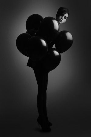 Black Balloons Photoshoot, Black Ballons, Black And White Balloons, Black And White People, Black Balloons, Girl Inspiration, Fade To Black, Birthday Photoshoot, Black Magic