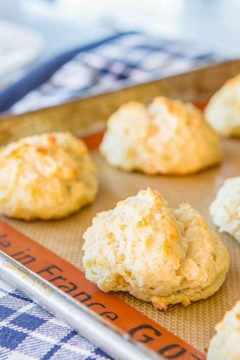 Pioneer Woman Drop Biscuits Drop Biscuits No Milk, Easy Drop Biscuits, Drop Biscuits Recipe, Biscuit Bread, Biscuit Rolls, Drop Biscuits, Homemade Biscuits, Quick Breads, The Pioneer Woman