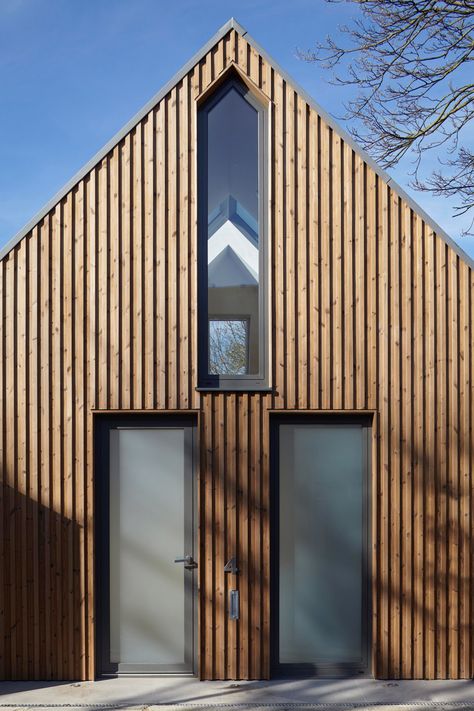 Giles Pike Architects completes timber-clad house for a tiny London plot Wood Facade, House Cladding, House Design Exterior, Wood Cladding, Timber Cladding, House Siding, Exterior Cladding, Modern Barn, House Extensions