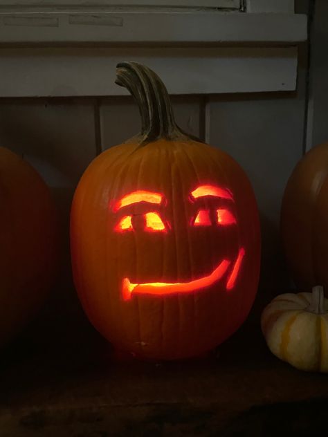 MAN FACE 😼😼 Man Face Pumpkin, Pumpkin Man, Man Face, Random Memes, Male Face, Fall Vibes, Pumpkin Carving, Random Stuff, So Cute