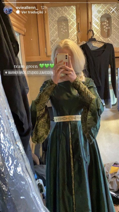 Spider Oc Girl, Book Dress, Manga Hair, Got Game Of Thrones, Green Characters, Dragon Costume, Targaryen Aesthetic, Princess Core, Game Of Thrones Art