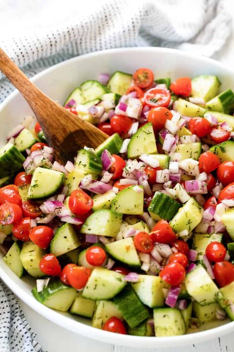 Cucumber Tomato Salad is a super simple healthy salad that packs a punch of flavor. You'll love the delicious lemon dill dressing! Dill Salad Recipe, Tomato And Onion Salad, Salad Appetizer Cups, Tomato Salad Recipe, Cherry Tomato Salad, Roast Beef Sandwich, Italian Beef Sandwiches, Tomato Salad Recipes, Beef Sandwiches