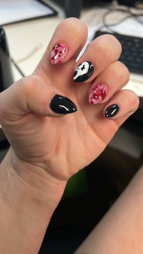 Halloween Nails Blood Splatter, Halloween Nails Blood, Blood Splatter Nails, Splatter Nails, Blood Splatter, Ghost Face, Ghost Faces, Purple Nails, Nails Nail