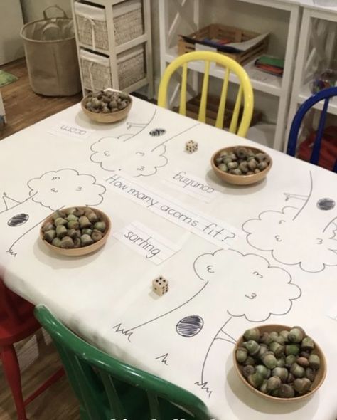 Tree Study Arts And Crafts, Trees Eyfs Activities, Tree Study Kindergarten, Reggio Table Top Activities, Tree Provocations, Tree Science Preschool, Prek Tree Activities, Reggio Tree Provocations, What Lives In Trees Preschool