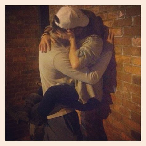 Eric And Jessie Decker, Jesse James Decker, Jessica James, Eric Decker, Cute Celebrity Couples, James Decker, Jessie James Decker, Jessie James, Hugging Couple