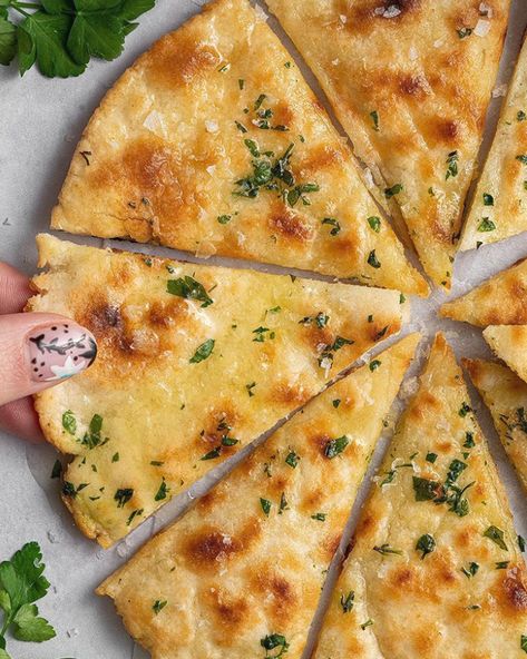 Gluten Free Garlicky Flatbread recipe by Becky Excell | The Feedfeed Gluten Free Pizza Base, Gluten Free Garlic Bread, Vegan Garlic Bread, Garlic Bread Pizza, Pain Sans Gluten, Bread Pizza, Flatbread Pizza, Gluten Free Pizza, Dairy Free Options