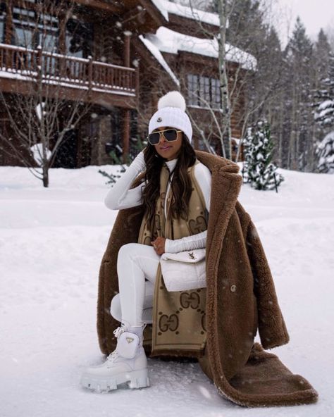 My Jackson Hole Trip Recap - Mia Mia Mine Chanel Combat Boots, Maria Vizuete, Mia Mia Mine, Vinyl Leggings, Mia Mia, Dressed To Impress, Snow Outfit, Denim Wear, Winter Chic