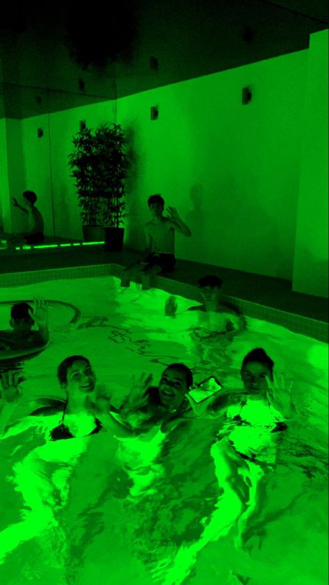 Slytherin Friends, Brat Birthday, Slytherin Party, Edc Mexico, Slytherin Common Room, Brat Green, Forest Gump, Green Led Lights, Slytherin Aesthetic