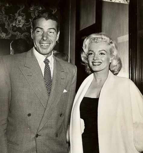 Joe DiMaggio and Marilyn Monroe. DiMaggio was alarmed at how Monroe had fallen in with people he felt detrimental to her well-being. He quit his job with a military post-exchange supplier on August 1, 1962, then asked her to remarry him. She was found dead on August 5... He had a half-dozen red roses delivered three times a week to her crypt for 20 years. He refused to talk about her publicly or otherwise exploit their relationship. He never married again. Joe Dimaggio Marilyn Monroe, Howard Hughes, Joe Dimaggio, Hollywood Style, Marilyn Monroe Photos, Norma Jean, Famous Couples, Actrices Hollywood, Die Young