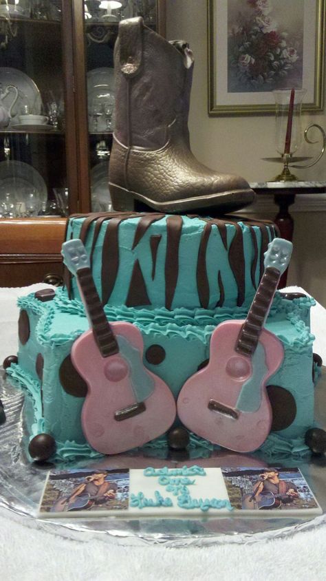 I love luke Bryan plus a cake!! This just got better Luke Bryan Birthday Party, Lainey Wilson Birthday Cake, Luke Bryan Shirts, Luke Bryan Kids, 17th Birthday Party Ideas, Cake Castle, Birthday Style, Luke Bryan Recent Picture, Chris Brown Wallpaper