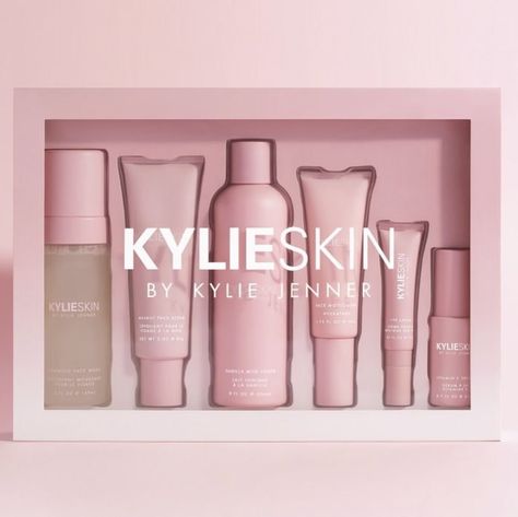 Maquillaje Kylie Jenner, Stile Kendall Jenner, Kylie Skin, Alat Makeup, Jenner Makeup, Buy Skincare, Kylie Jenner Makeup, Foaming Face Wash, Makeup Remover Wipes