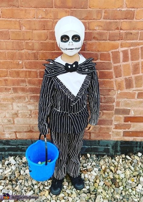 Jeanette: My son fell in love with Nightmare before Christmas and wanted to be Jack Skellington for Halloween. All the costumes were one piece which doesn’t work if your toddler has... Jack Skellington Diy, Black Uniform Pants, Diy Jack Skellington, Jack Skellington Costume, Black Uniform, Homemade Costume, Costume Works, Diy Costumes Kids, Halloween Costume Contest