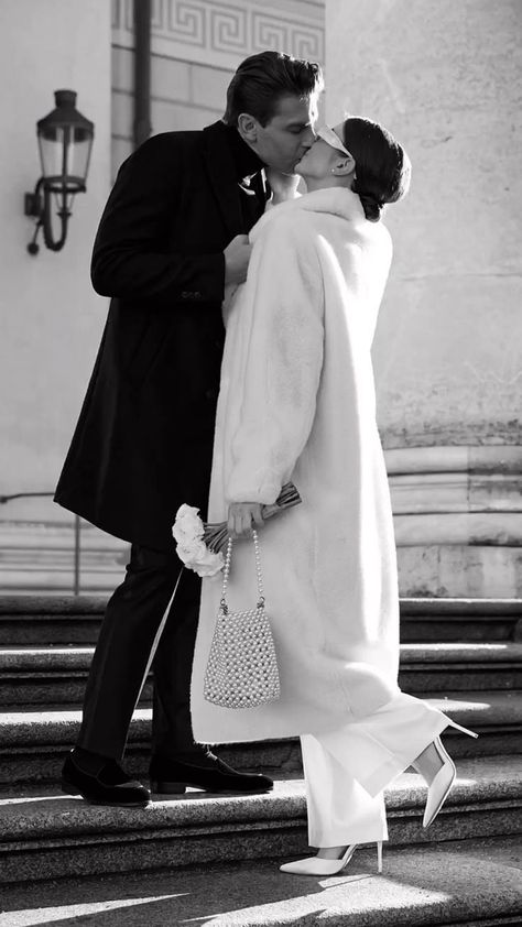 Elegance in Monochrome: Classy Outdoor Pre-Wedding Photoshoot Sf City Hall Wedding Photography, Fashion Wedding Photography, Elegant Bride And Groom, Courthouse Wedding Photos, Couple Engagement Pictures, English Fashion, Civil Wedding Dresses, Classic Clothing, Romantic Wedding Photos