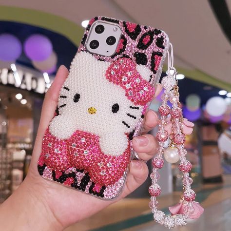 Hello Kitty Rhinestone, Hello Kitty Phone, Hello Kitty Phone Case, Halloween Accessories Hair, Iphone Style, Coque Iphone, Iphone Models, Cute Designs, Crystal Rhinestone