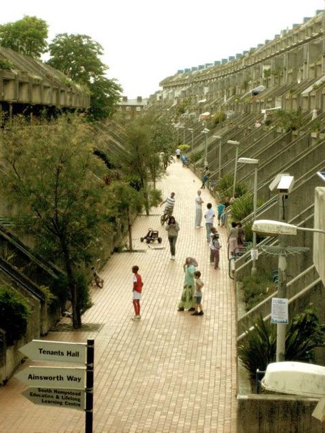 Brutalist House, House Garden Landscape, Council Estate, Types Of Architecture, London Architecture, Social Housing, Brutalist Architecture, Garden Landscape, House Garden