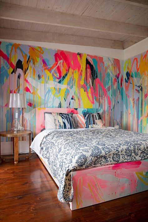 Maximal Bedroom, Graffiti Bedroom, Beautiful Bedroom Inspiration, Living Room Nook, Bedroom Wall Colors, Splatter Paint, Bedroom Photos, Beautiful Interior Design, Red Kitchen