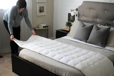 How to Make your Bed Perfectly - A Simple Tutorial - Joyful Derivatives Bed Making Ideas Tutorials, Bed Making Ideas, Making A Bed, My Mother Taught Me, Bedding Modern, Farmhouse Fixer, Bedroom Closet Doors, Bed Steps, Driven By Decor