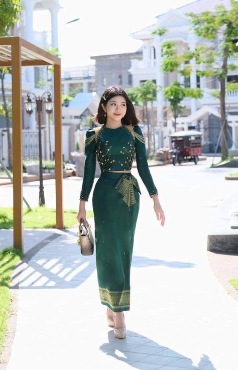 Beautiful cambodia dress ❤️🇰🇭 Cambodia Dress, Long Skirt Top Designs, Khmer Clothes, Long Skirt And Top, Cambodian Dress, Khmer Dress, Thai Fashion, Burmese Clothing, Traditional Dresses Designs