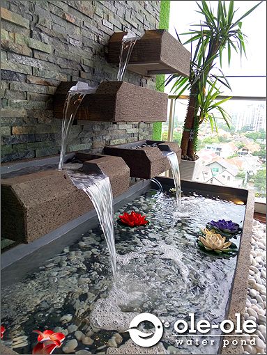 Courtyard Fountain Ideas, Balcony Water Feature, Balcony Pond, Dining Courtyard, Fish Pond Design, Water Fountain Indoor, Luxury Houses Entrance, Indoor Wall Fountains, Indoor Pond