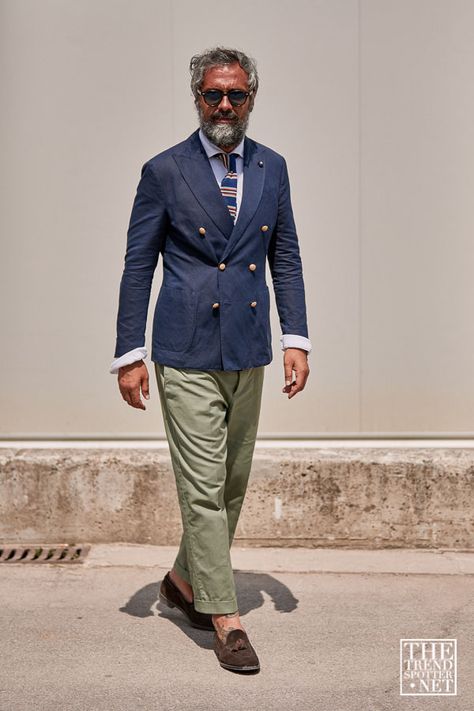 Pitti Uomo Summer, Pitti Uomo Street Style, Grooming Tips, Mens Fashion Smart, Mens Fashion Classic, Dapper Style, Style Advice, Light Blue Shirts, The Best Street Style