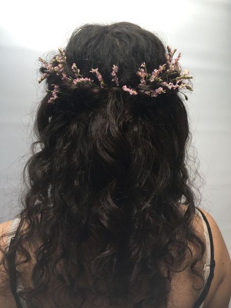 Natural Hair For Prom, Chic Boho Wedding, Hair For Prom, Boho Wedding Hairstyles, Dark Curly Hair, Flower Braids, Flower Crown Hairstyle, Curly Wedding Hair, Boho Wedding Hair