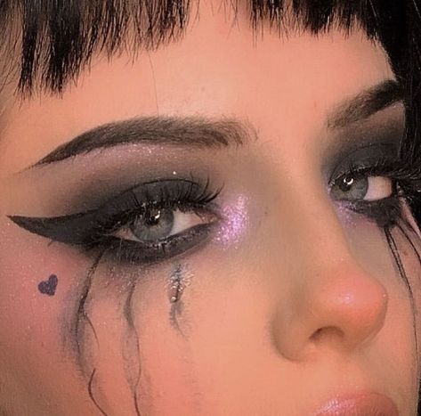 aesthetic , sad , makeup , dark , edgy , grunge , girl , alternative , crying , goth , hipster Extreme Make-up, Makeup Emo, Maquillage Goth, Make Up Designs, Punk Makeup, Swag Makeup, Alternative Makeup, Emo Makeup, Edgy Makeup