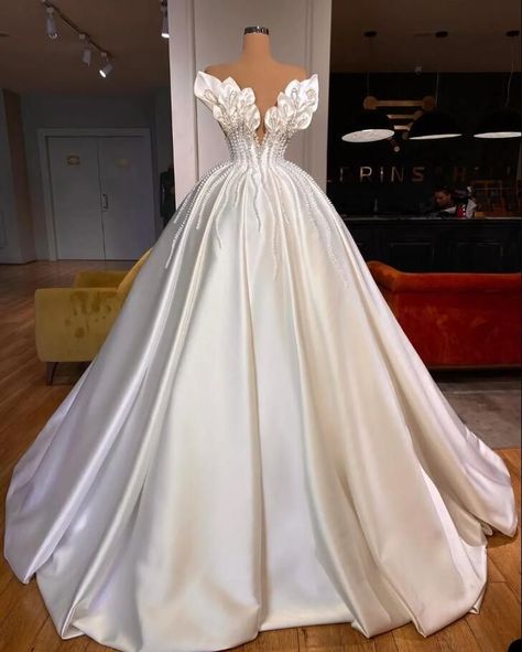 This gown is designed by the designer and beloved by many females. Buyers can return item(s) for a refund within 7 days from the day the item(s) were received and the buyer is to afford the return ,The item(s) must be returned in the same exact condition as once it was delivered. Court Train Tulle Wedding Dresses For Bride,tulle maternity dresses,gowns for big women lace up v neck top,discount trains,wedding dresses for free,strapless royal court train bridal reception dress.syi Beaded Bridal Gown, Ruffle Bridal Gown, Satin Ball Gown Wedding Dress, Wedding Dresses Elegant, Satin Wedding Dresses, Chic Prom Dresses, Pearl Wedding Dress, Princess Bridal Gown, Satin Ball Gown