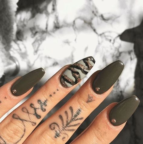 Glam Camo Nails Pink Camo Nails, Camo Nail Art, Camo Nail Designs, Army Nails, Camouflage Nails, Camo Nails, Tree Nails, Country Jewelry, Pretty Nail Art Designs