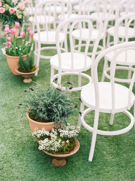 Flower Pots Wedding Ceremony, Flower Pot Wedding Decor, Potted Plant Wedding Ceremony, Spring Wedding Isles Decoration, Wedding Isles Ideas Outdoor, Potted Flowers Wedding, Outside Wedding Aisle, Spring Wedding Ceremony Decor, Wedding Flower Pots