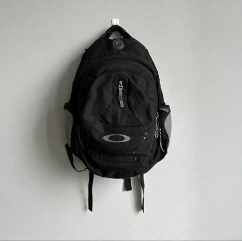 Black Backpack Aesthetic, Streetwear Backpack, Vintage Prada Bag, Military Aesthetic, Stylish School Bags, Aesthetic Backpack, Backpack Essentials, Closet Tour, Inside My Bag