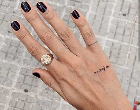 Tattoo Designs For Couples, Ring Tattoo Ideas, Cool Finger Tattoos, Finger Tattoo Ideas, Ring Tattoo Designs, Cute Finger Tattoos, Ring Tattoo, Ring Finger Tattoos, Circle Tattoo