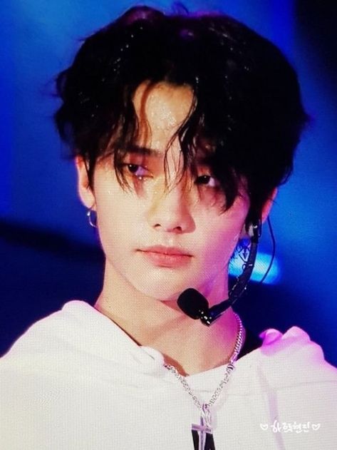 Hair Long Styles, Hyunjin Black Hair, Hyunjin Hair, Hyunjin Black, Black Hair Long, Anime Long Hair, Hairstyles Men, Boys Long Hairstyles, Celebrity Style Red Carpet