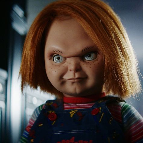 Peacock Reminds Us That Chucky Is A Queer Icon — HuffPost Scary Chucky, Chucky Face, Rebecca Breeds, Chucky Movies, Good Guy Doll, Cinema Video, Childs Play Chucky, Gina Gershon, Chucky Doll