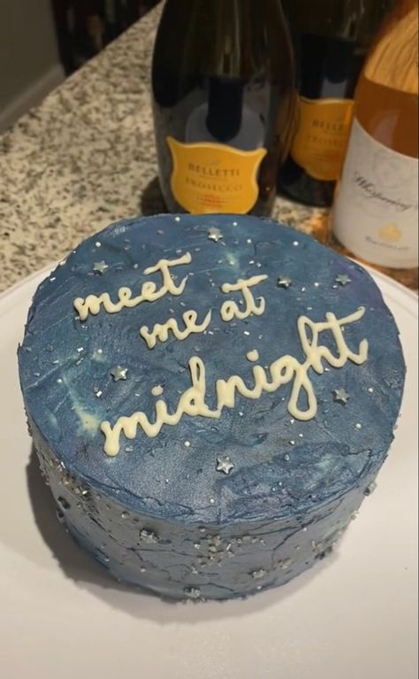 Midnight Cake Taylor Swift, Taylor Cake, Bolo Taylor Swift, Eras Party, Midnight Cake, Taylor Swift Cake, Taylor Swift Birthday Party Ideas, Taylor Swift Birthday, Cute Birthday Ideas