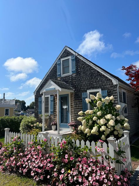 New England Town, Maine Homes, New England Summer, Northern Maine, England Summer, Summer Houses, Coastal House, Dream Future, Dream Beach Houses