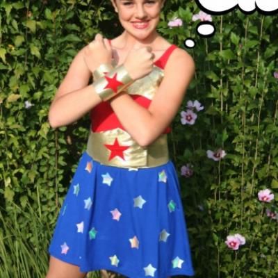 No-Sew Wonder Woman Costume {homemade} Woman Costume Ideas, Diy Wonder Woman Costume, Wonder Woman Costume Diy, Wonder Woman Diy, Tiara Diy, Diy Superhero Costume, Wonder Woman Halloween Costume, Superhero Halloween Costumes, Mom Halloween Costumes