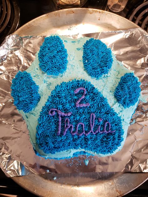 The Paw Print cake pan makes a great Blues Clues cake for kids! Blues Clues Paw Print Cake, Blues Clues First Birthday, Paw Print Cake, Blues Clues Paw Print, Blues Clues Cake, Paw Print Cakes, First Birthday Diy, Books Cake, Pull Apart Cupcake