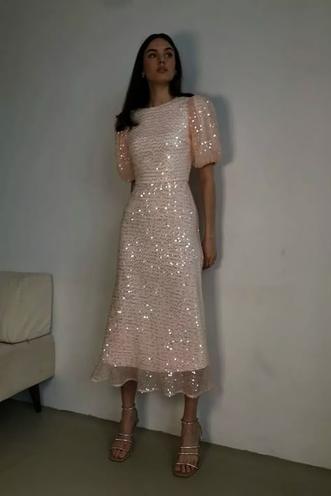 Outfit With Heels, Dress With Puffy Sleeves, Puff Sleeve Midi Dress, Sequin Midi Dress, A Line Prom Dresses, Fabric Swatch, Looks Chic, Puffy Sleeves, Sleeve Midi Dress