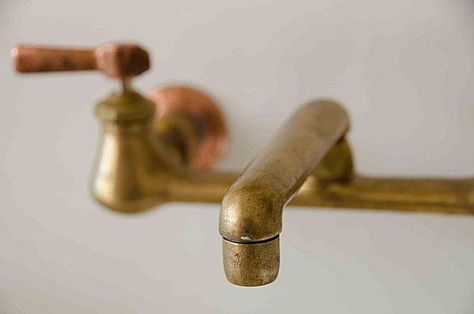 Hygge Bathroom, 1960s Family, Unlaquered Brass, Unlacquered Brass Faucet, Traditional Kitchen Faucets, Vintage Faucet, Brass Faucets, Copper Faucet, Wall Mount Faucet Bathroom