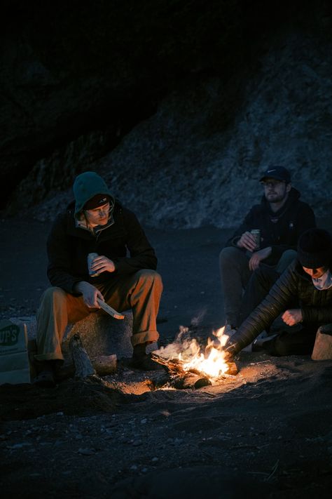 Campfire Aesthetic, Campfires Photography, Gunslinger Spawn, Sitting Around A Campfire, Bonfire On The Beach, Camping Bonfire, Camping Scene, Baby Ads, Silver Bay