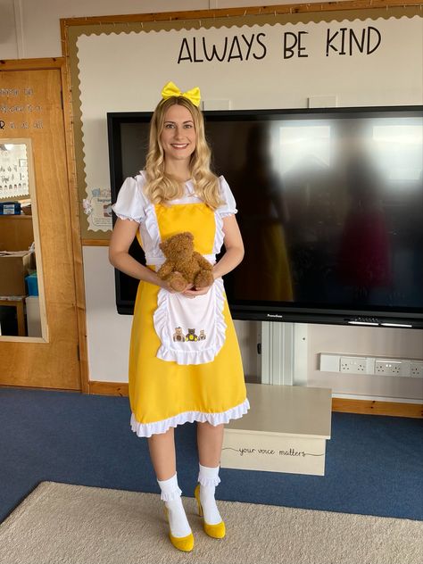 Goldilocks Costume Women, Goldilocks Costume, Shrek Jr, Book Characters Dress Up, Teacher Costume, Paper Cup Crafts, Character Dress Up, Fairy Tale Costumes, School Costume