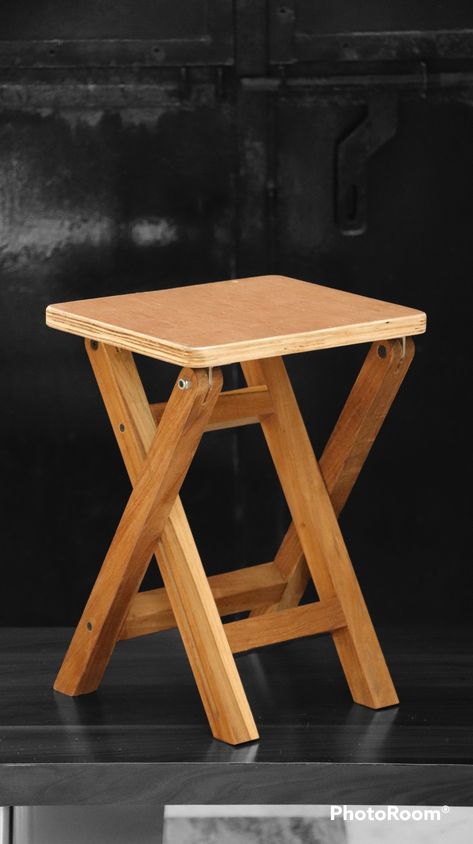 How to make a foldable stool Foldable Stool Diy, Wooden Stools Diy, Folding Wooden Stool, Stool Diy, Foldable Stool, Diy Stool, Boat Crafts, Small Woodworking Projects, Foldable Table